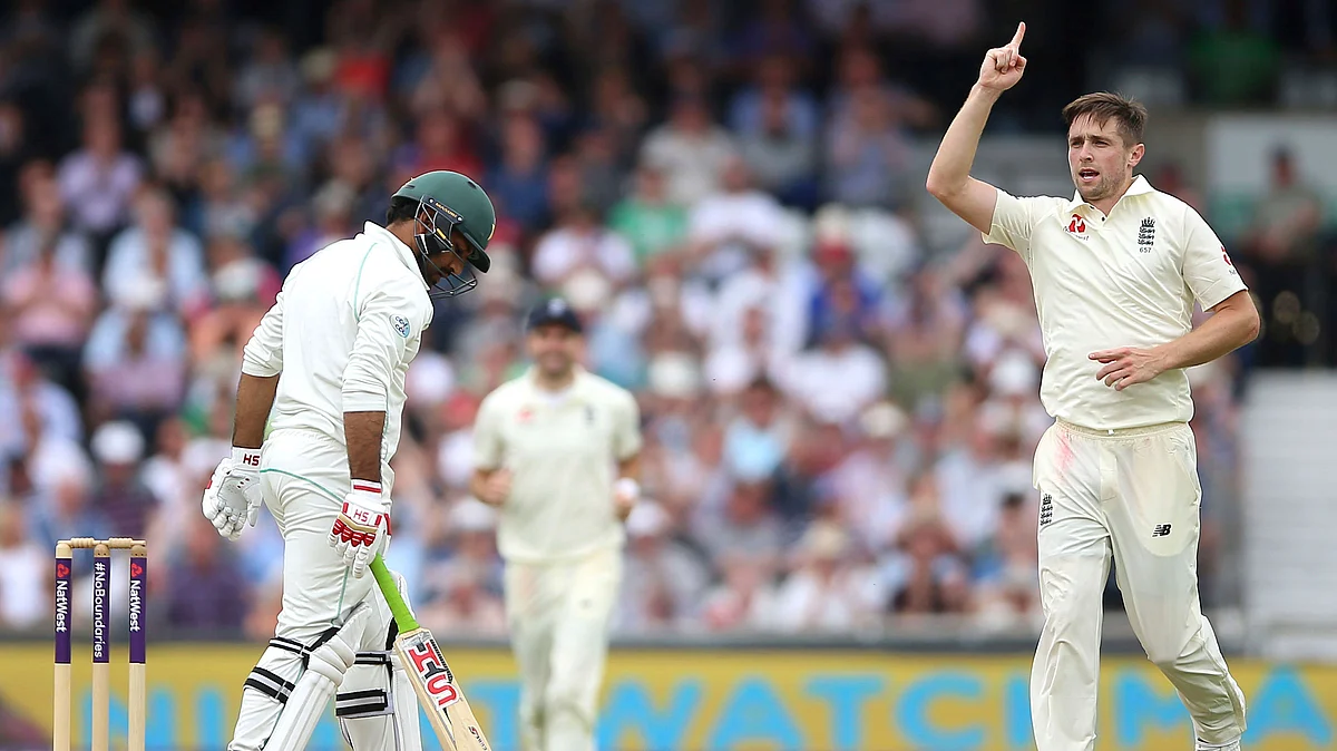 England bounced back from their first Test humiliation to rout Pakistan by an innings and 55 runs in the second Test.