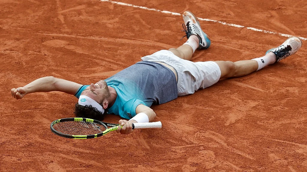 Italy’s Marco Cecchinato celebrates winning his quarterfinal match of the French Open tennis tournament against Serbia’s Novak Djokovic at the Roland Garros stadium in Paris on Tuesday.