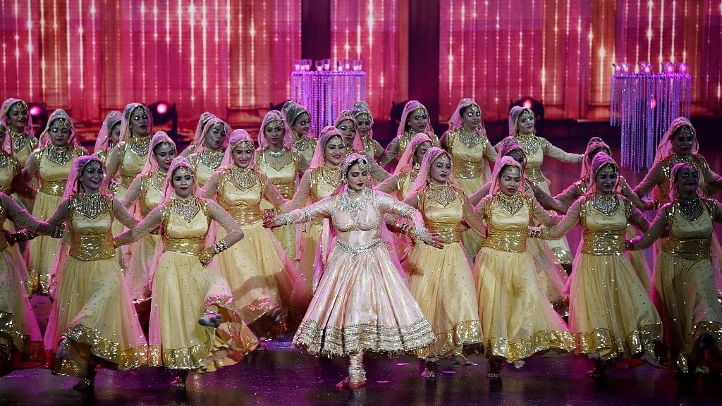 Veteran actor Rekha set the stage on fire at the 2018 IIFA Awards.