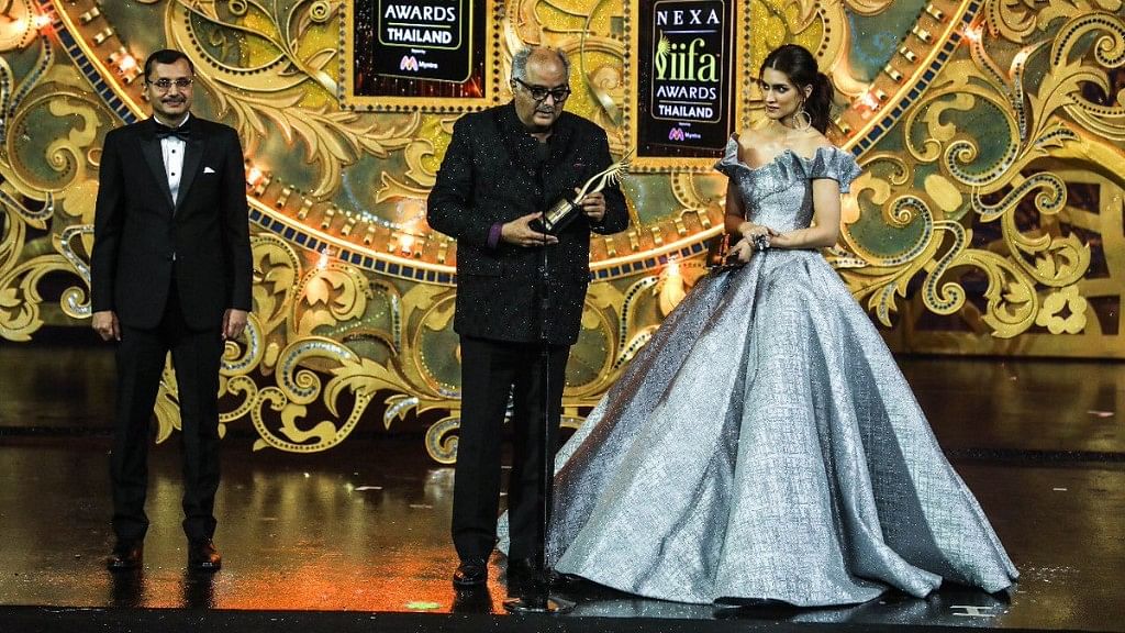 Boney Kapoor receives award for late Sridevi for Best Performance Female category. &nbsp;