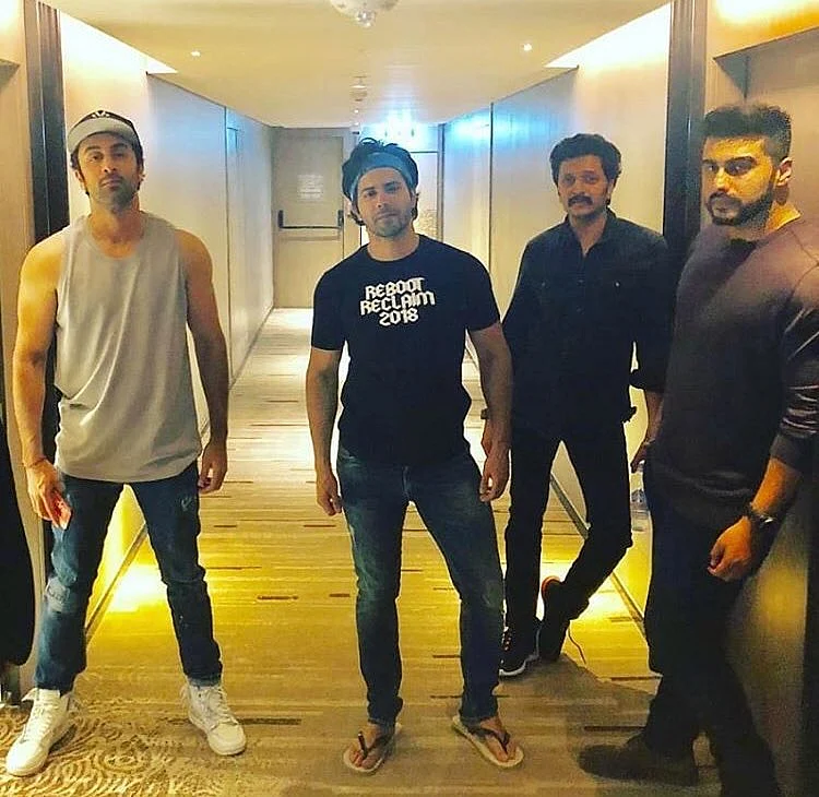 Ranbir Kapoor, Varun Dhawan, Arjun Kapoor and Riteish Deshmukh chill together. 