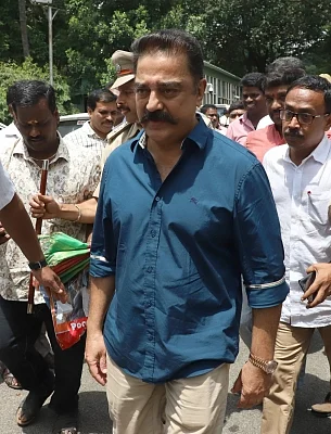 Bengaluru: Makkal Needhi Maiam chief Kamal Haasan arrives to address the media after meeting Karnataka Chief Minister H.D. Kumaraswamy, in Bengaluru on June 4, 2018. (Photo: IANS)