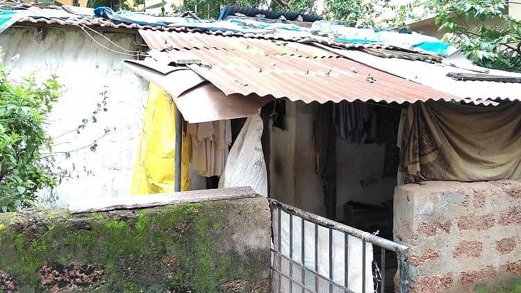 House of Anand Kolkar, a paralyzed man who passed away after five days of sitting next to his wife’s body.&nbsp;