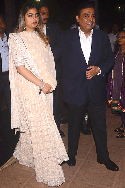Isha Ambani poses with father, Mukesh Ambani.&nbsp;