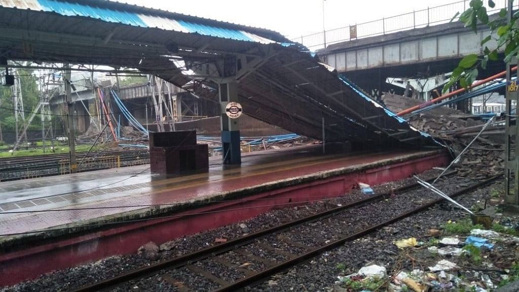 A railway probe report has pinned the blame for the partial collapse of a Road Over Bridge in Andheri earlier this month on both railway and civic officials.