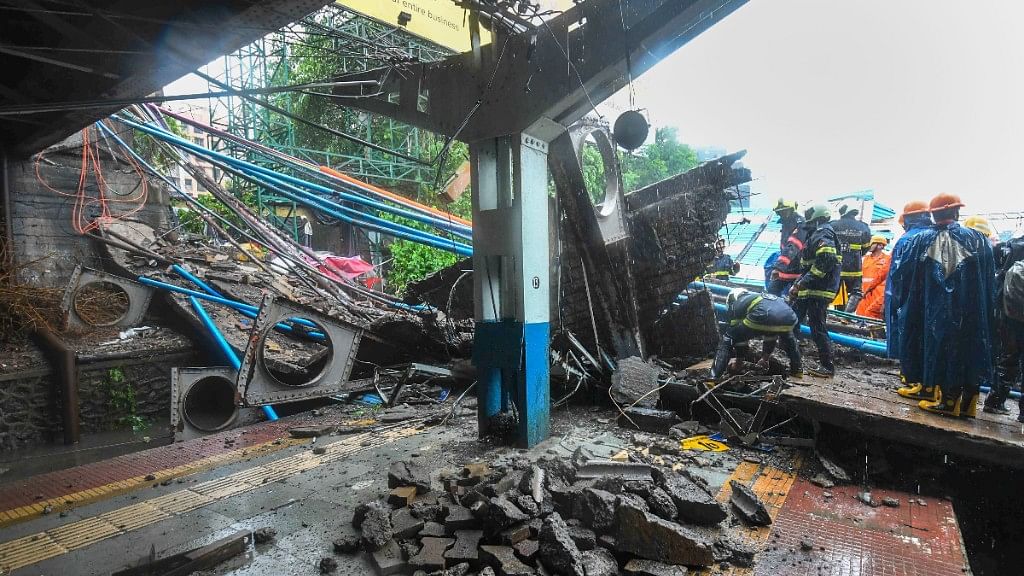 QWrap: 5 Injured in Mumbai Bridge Collapse; Gadkari Backs Swaraj