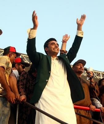 Bilawal Bhutto Zardari (C). (Xinhua/Arshad/IANS)