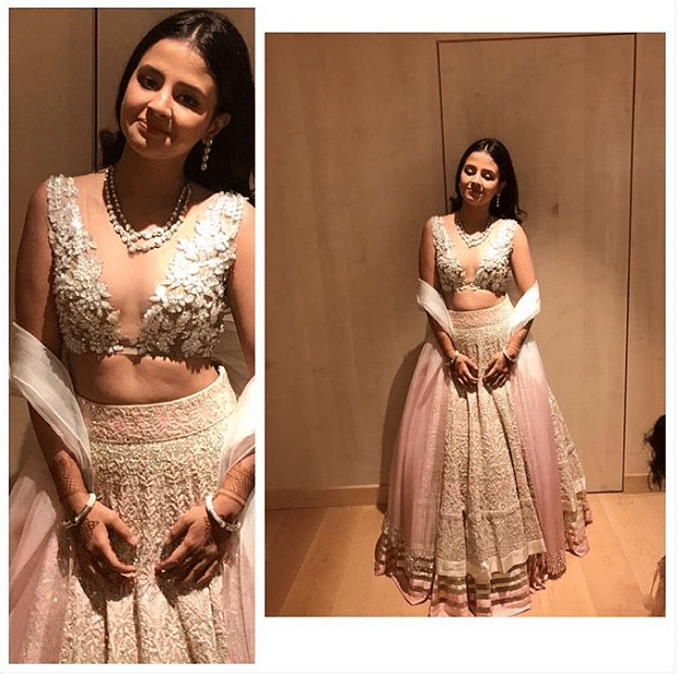 Take cues from cricket’s favourite first lady, Sakshi Dhoni, for your BFF’s wedding. 