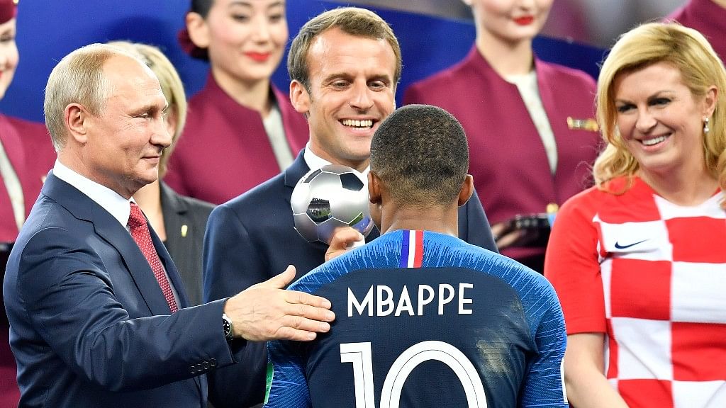 Croatian President Kolinda Grabar-Kitarovic (right), French President Emmanuel Macron (centre) and Russian President Vladimir Putin (left).