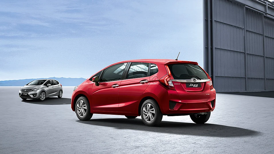 18 Honda Jazz With Added Features Launched At Rs 7 35 Lakh