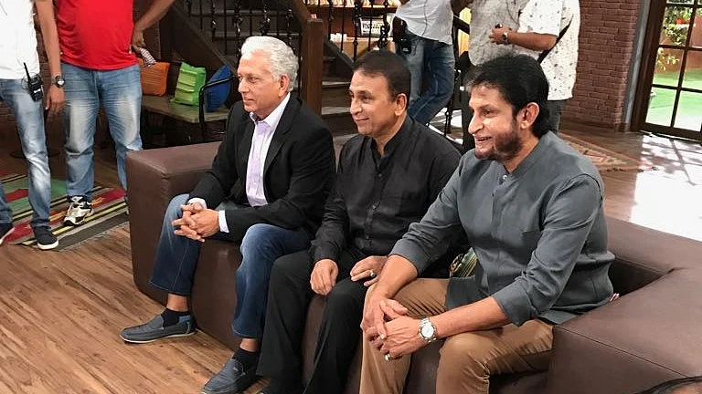 Sunil Gavaskar gets a picture clicked with Sandeep Patil (right) and Mohinder Amarnath (left).