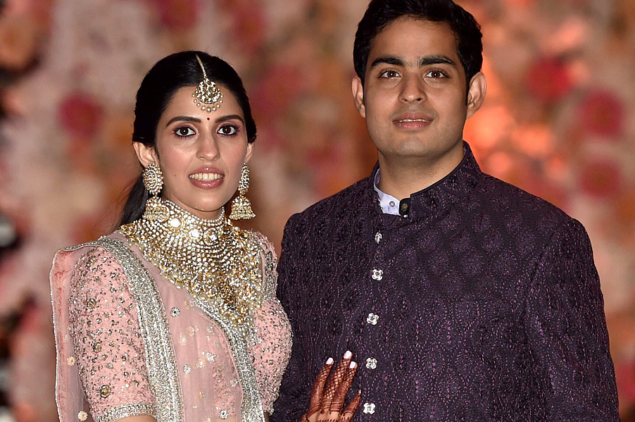 Akash Ambani and his bride-to-be Shloka Ambani chose to go traditional for their pre-engagement bash. While Akash chose a shade of maroon, Shloka donned a pink Abu Jani-Sandeep Khosla ensemble for the occasion.