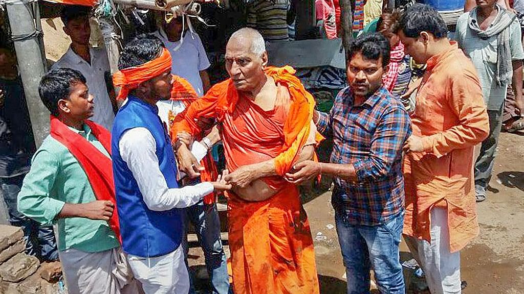 Social activist Swami Agnivesh after he was allegedly assaulted by Bharatiya Janata Yuva Morcha workers during his visit to Pakur in Jharkhand on 17 July.