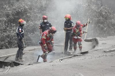 ESCUINTLA, June 6, 2018 (Xinhua) -- Rescuers work after the eruption of the Fuego volcano, in Escuintla, Guatemala, on June 5, 2018. A total of 192 people remained missing as of Tuesday due to the eruption of Fuego volcano in Guatemala, according to government authorities. (Xinhua/Prensa Libre/IANS)