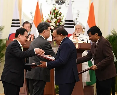 New Delhi: Prime Minister Narendra Modi and South Korean President Moon Jae-in witness exchange of agreements between India and South Korea at Hyderabad house, in New Delhi on July 10, 2018. (Photo: IANS/PIB)