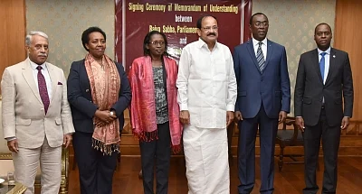 New Delhi: Vice President M. Venkaiah Naidu with the Parliamentary Delegation from Rwanda Senate of Republic led by Rwanda Senate President Bernard Makuza, in New Delhi on July 10, 2018. (Photo: IANS/PIB)
