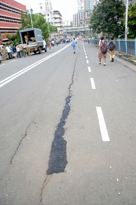 Mumbai: A crack seen on the bridge at Grant Road station of Western Railway (WR) after heavy rains, in Mumbai on July 4, 2018. Since the bridge developed cracks, the traffic has been diverted to Nana Chowk towards Kennedy Bridge, Mumbai Traffic Police announced. According to an official, the bridge will remain closed for a few days for people and traffic, to carry out repairs. (Photo: IANS)
