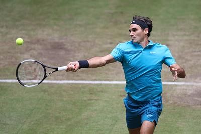 Federer eases past Mannarino into Wimbledon last-8 round