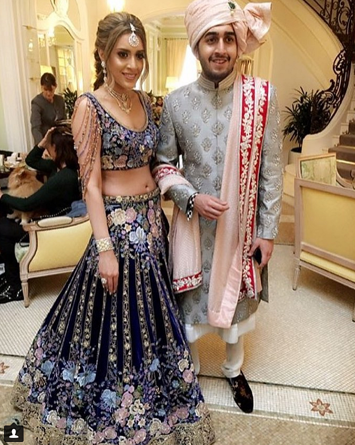 The bride and groom snapped right after their <i>pheras</i>.&nbsp;