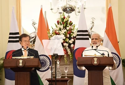 New Delhi: Prime Minister Narendra Modi issues press statement along with South Korean President Moon Jae-in at Hyderabad House, in New Delhi on July 10, 2018. (Photo: IANS/MEA)
