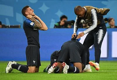 SAINT PETERSBURG, July 10, 2018 (Xinhua) -- Players of France celebrate victory after the 2018 FIFA World Cup semi-final match between France and Belgium in Saint Petersburg, Russia, July 10, 2018. France won 1-0 and advanced to the final. (Xinhua/Li Ga/IANS)