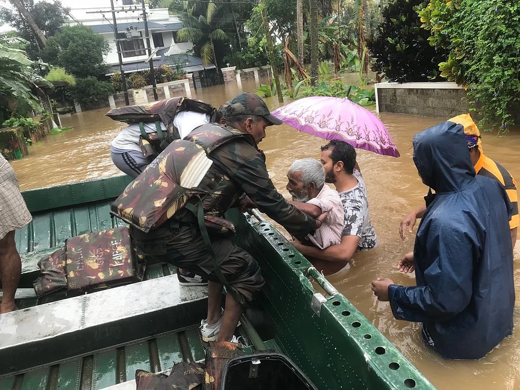 The Indian Army in the middle of rescue missions during the Kerala floods. 