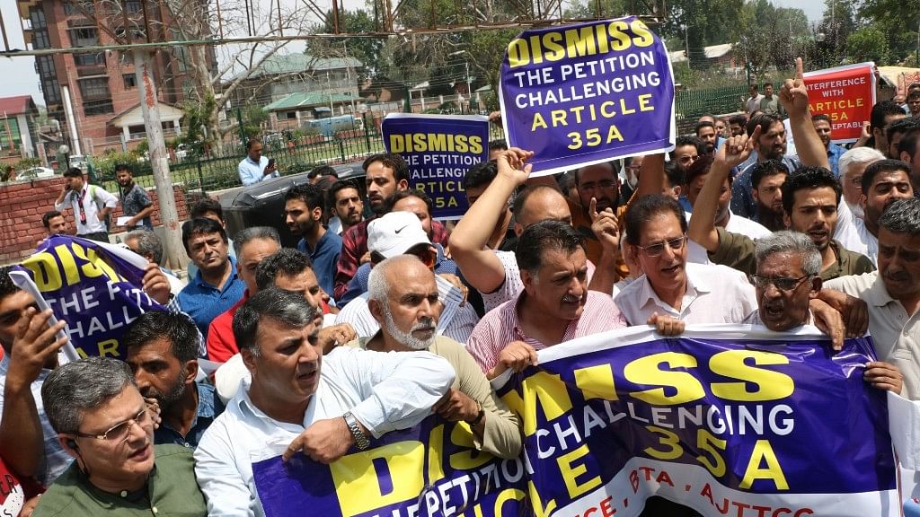 Srinagar: Members of Kashmir Chamber Of Commerce and Industry stage a demonstration against petitions challenging Article 35A in the Supreme Court; in Srinagar on Aug 1, 2018.