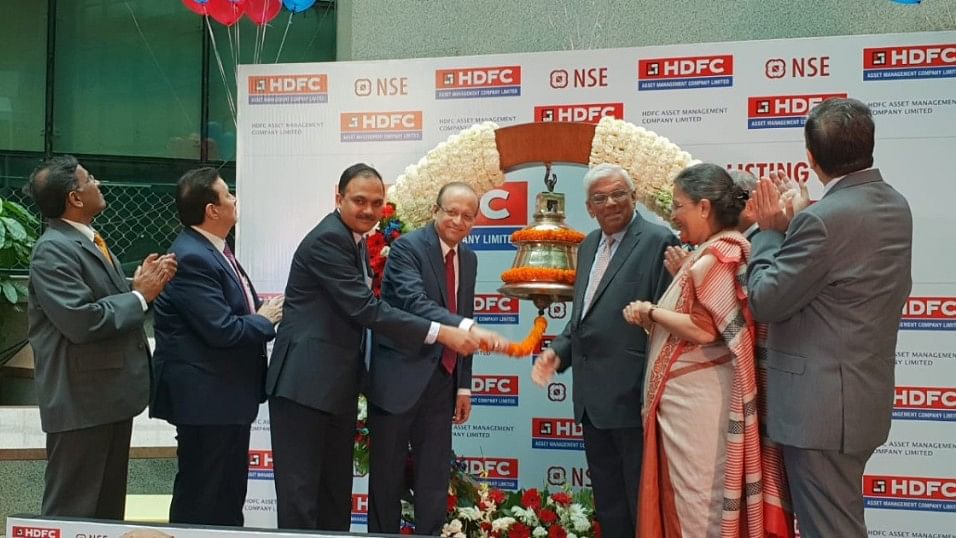 HDFC Chairman Deepak Parekh and Milind Barve, MD &amp; CEO of HDFC AMC, at the roadshow of HDFC AMC IPO in Mumbai.&nbsp;