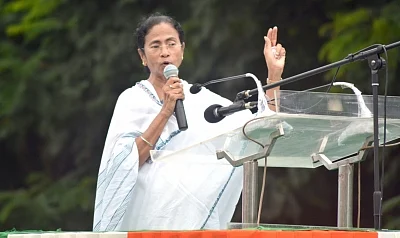Kolkata: West Bengal Chief Minister and TMC supremo Mamata Banerjee addresses during Trinamul Congress Chhatra Parishad (TMCP) foundation day celebrations, in Kolkata, on Aug 28, 2018. (Photo: Kuntal Chakrabarty/IANS)