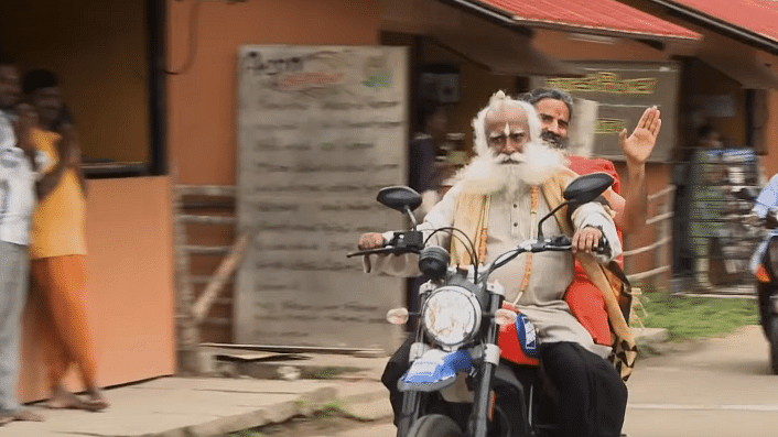 Sadhguru and Baba Ramdev on a bike ride.&nbsp;