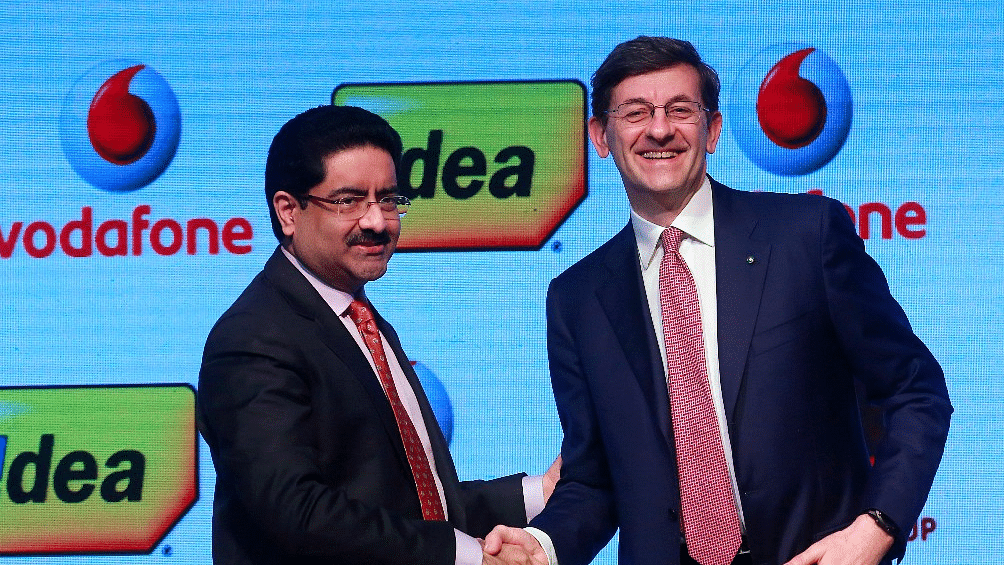 Aditya Birla Group chairman, Kumar Mangalam Birla (Left) and Vodafone Group CEO, Vittorio Colao (right).