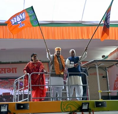 Rajsamand: BJP chief Amit Shah along with Rajasthan Chief Minister Vasundhara Raje and state BJP president Madan Lal Saini flag off the