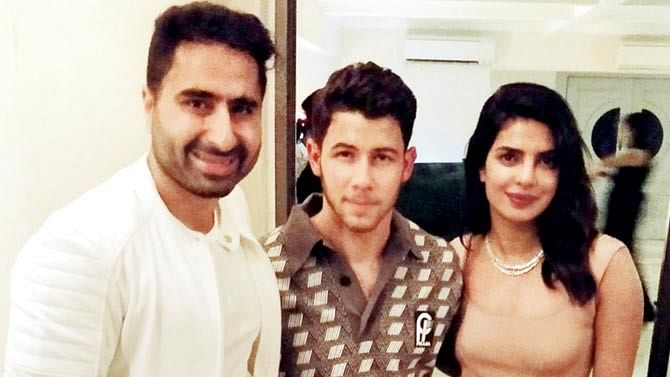DJ Khushi poses with Priyanka Chopra &amp; Nick Jonas.