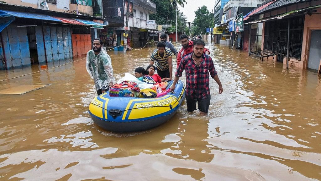 People being rescued from flood-affected regions following heavy monsoon rainfall, in Kochi on Saturday, 18 August, 2018.&nbsp;