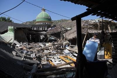 Indonesia raises lombok island earthquake toll to 460