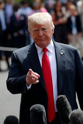 WASHINGTON, Aug. 17, 2018 (Xinhua) -- U.S. President Donald Trump speaks to reporters before leaving the White House in Washington D.C., the United States, Aug. 17, 2018. U.S. President Donald Trump on Friday defended his former campaign chairman, Paul Manafort, as a "good person", as a jury at a Virginia federal court entered the second day of deliberations in Manafort