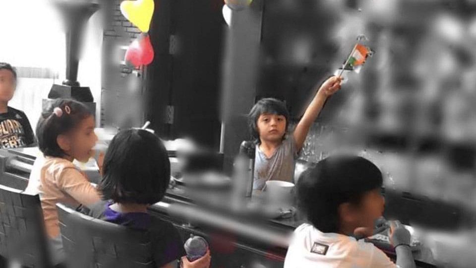 Shah Rukh Khan posted a picture of AbRam on Independence Day.