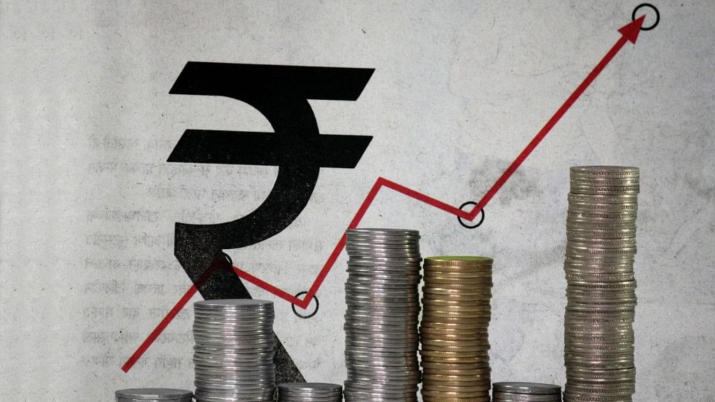 Rupee Makes Slight Gains After All-Time Low, Finishes at 77.32 per Dollar