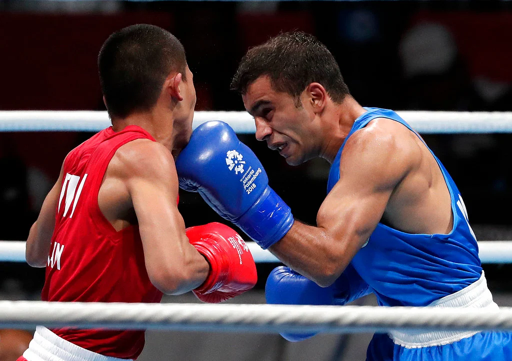 Phillippines’ Carlo Paalam and India’s Amit Panghal in action.