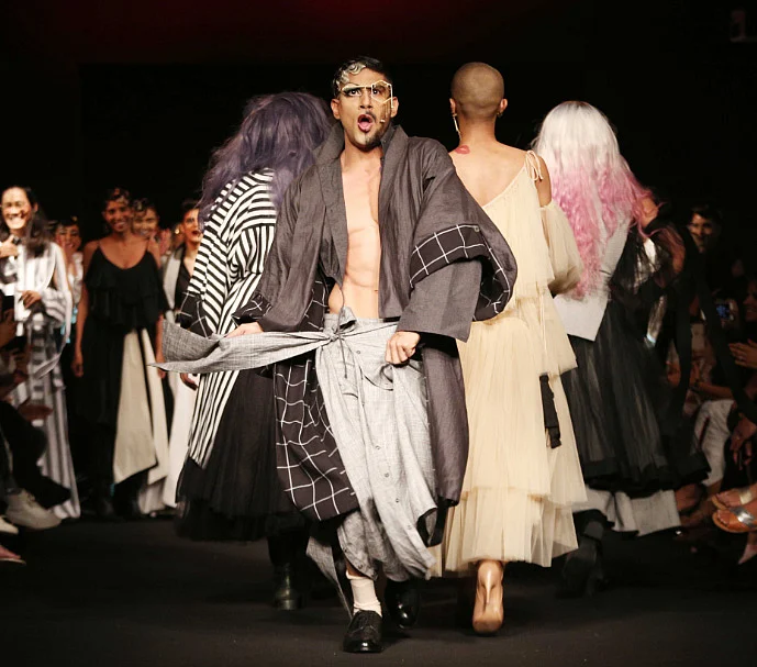 Prateik stole the show as he walked the ramp for Chola the label. 