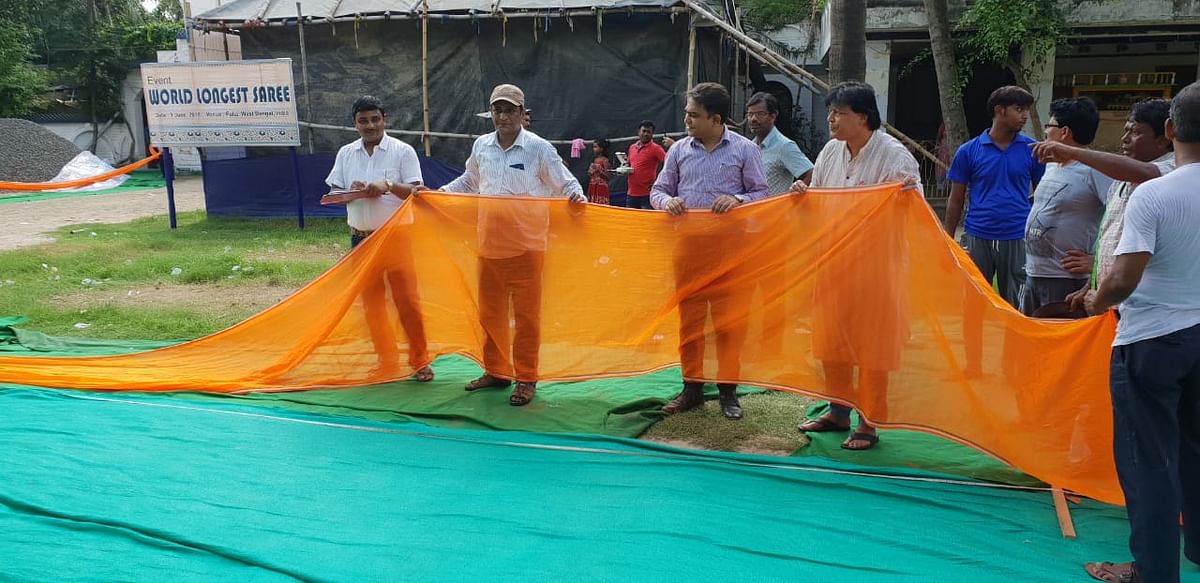 Biren Basak pays tribute to his country by making the world’s longest  saree in tricolour.