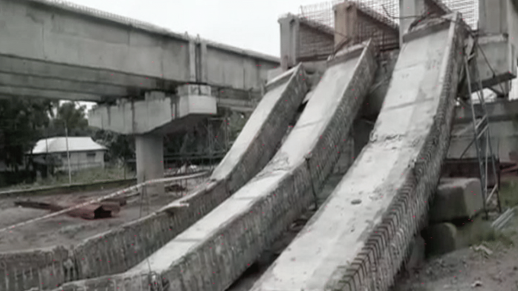 A portion of National Highway-31D’s railway flyover guarder collapsed in West Bengal’s Siliguri on Saturday, 11 August.&nbsp;