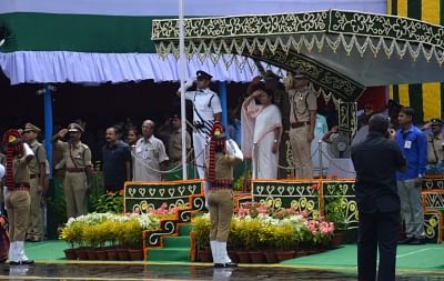 Kolkata: West Bengal Chief Minister Mamata Banerjee salutes the National Flag during 72nd Independence Day celebrations at Red Road, in Kolkata on Aug 15, 2018. (Photo: IANS)