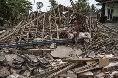 Indonesia raises lombok island earthquake toll to 460