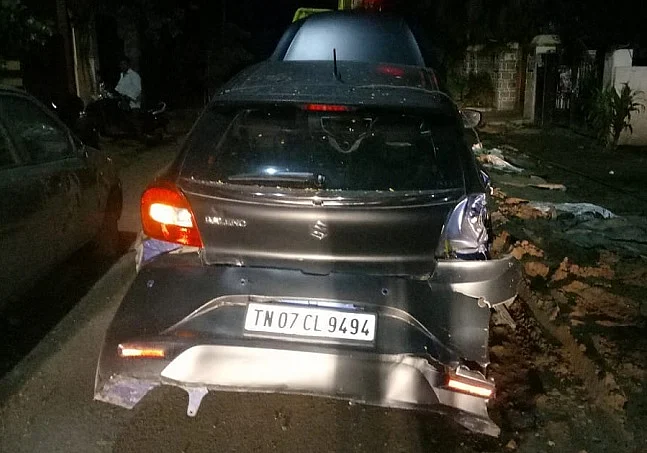 The injured man, Kamesh, has been admitted to the Royapettah government hospital. The pictures from the accident site show a battered auto-rickshaw.