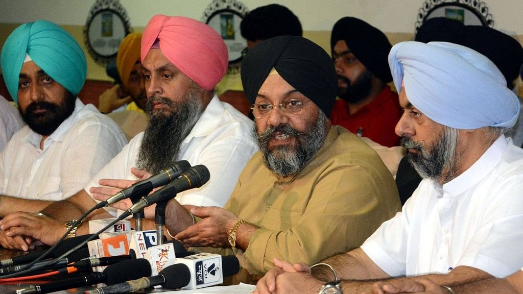 Manjit Singh (second from the right) was attacked during his visit to US about Guru Nanak’s 550 birth anniversary next year.&nbsp;