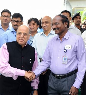 Bengaluru: Indian Space Research Organisation (ISRO) Chairmen K. Sivan and A. S. Kiran Kumar with former ISRO Chairman Krishnaswamy Kasturirangan at the launch of a new bust of India