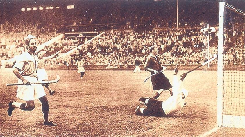 Balbir Singh Sr (left) scoring his first goal against Great Britain at the London Olympics in 1948.