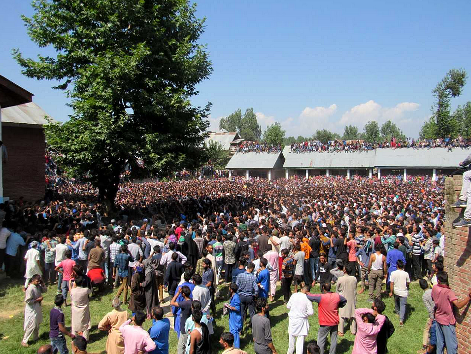 People gather at the funeral of Hizbul Mujahideen deputy field operations commander Altaf Dar alias Altaf Kachroo in Muniward.