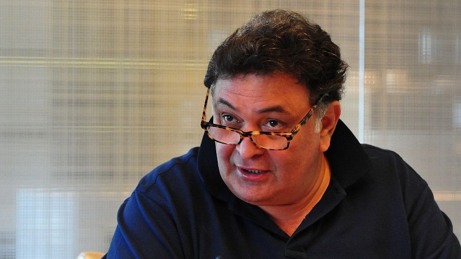 Rishi Kapoor leaves for medical treatment to the US.